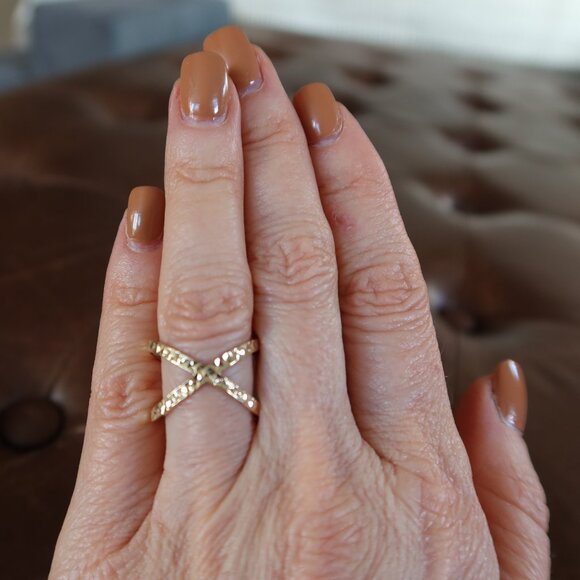14K yellow gold diamond cut crisscross X ring size 7 ladies super sparkly - Picture 3 of 12
